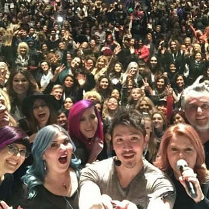 GuySelfieOnline_orig_large