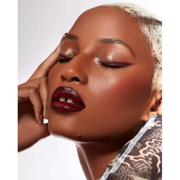 Fall 2020 Makeup Trends Eyeshadow Eyeliner Liner Lips Lipstick Blush Glowy Skin Fluffy Brows