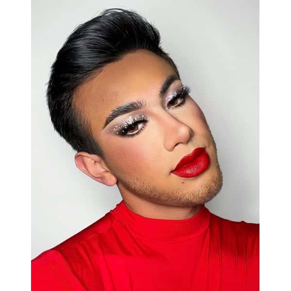 Holiday Makeup Trends 2020 Cat Eyes Red Lip Sparkle Glitter Champagne Eyeshadow Eyes Fuchsia Winter Glow