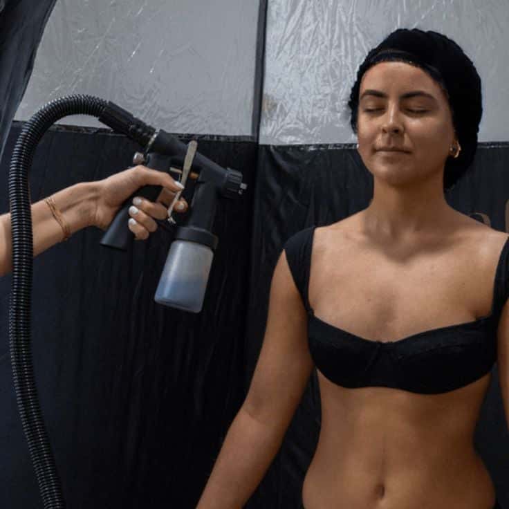 can spray tans stain your hair