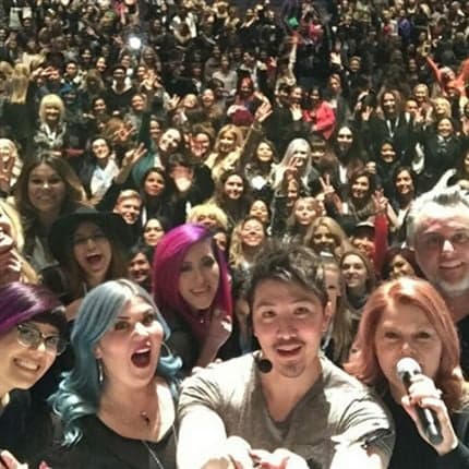 GuySelfieOnline_orig_large