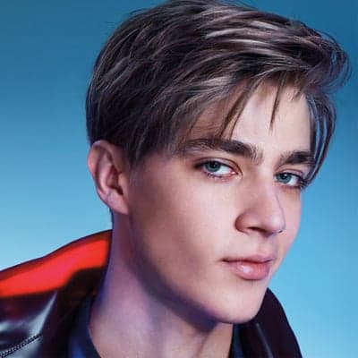 343469boy with dirty blonde hair_orig