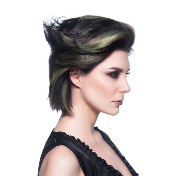<p>The strong geometric shape creates balance in this medium length hairstyle and the powerful combination between cool and warm tones attracts the attention. Classic shape, meet modern technology.</p>
