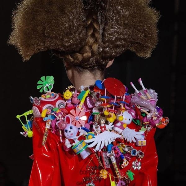 <p>Artist: <a href="https://www.instagram.com/juliendys/">@juliendys</a></p>
Comme des Garçons SS18, Photo via @losthairdressers