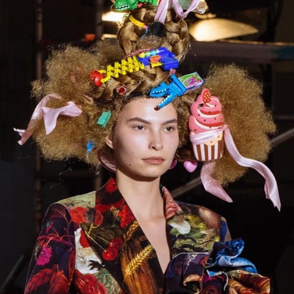 <p>Artist: <a href="https://www.instagram.com/juliendys/">@juliendys</a></p>
Comme des Garçons SS18, Photo via @losthairdressers