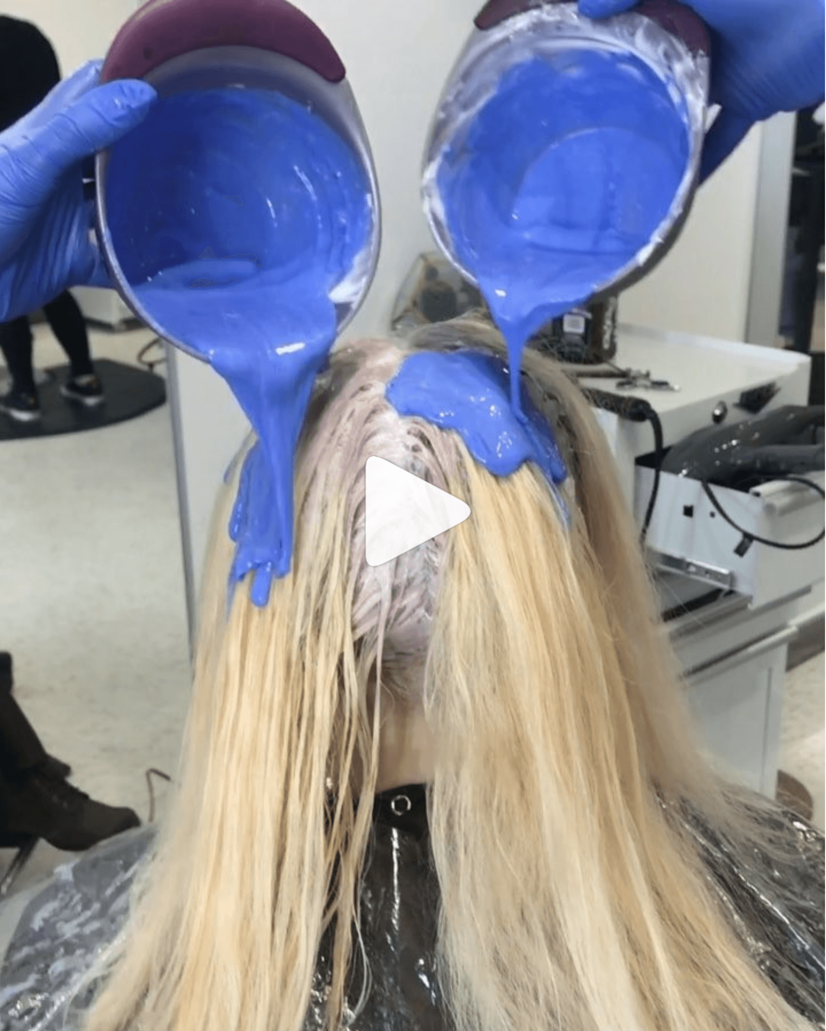 <p>Artists: <a href="https://www.instagram.com/hairstylesbytanja/">@hairstylesbytanja</a> &amp; <a href="https://www.instagram.com/josievilay/">@josievilay</a></p>


<p><a href="https://www.instagram.com/p/BgFkweRDkPa/?hl=en&taken-by=josievilay">CLICK HERE TO WATCH THE VIDEO!</a></p>
