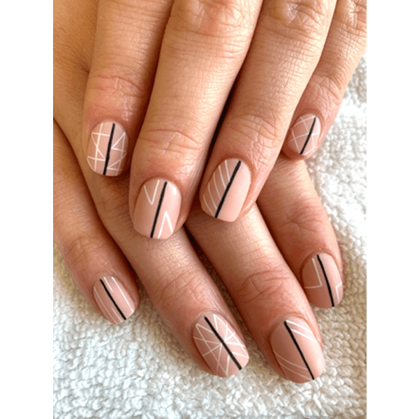 Joey_King_Nails