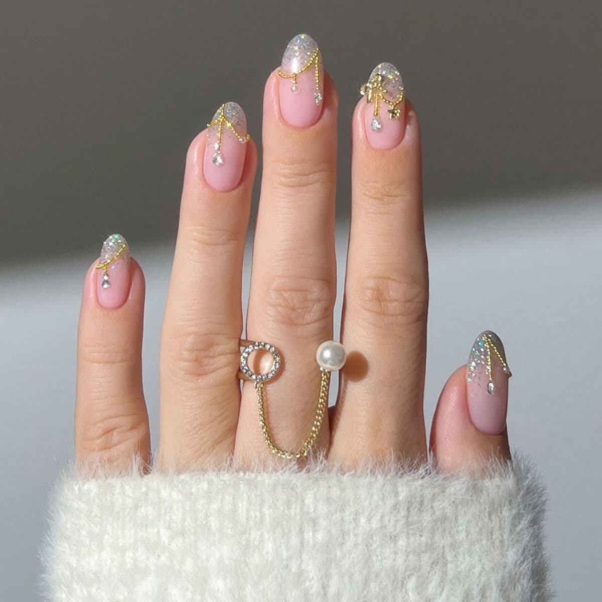 <p>Artist: <a href="https://www.instagram.com/heygreatnails/">@heygreatnails</a></p>