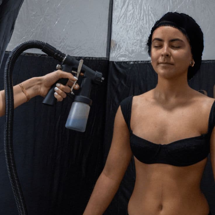 can spray tans stain your hair
