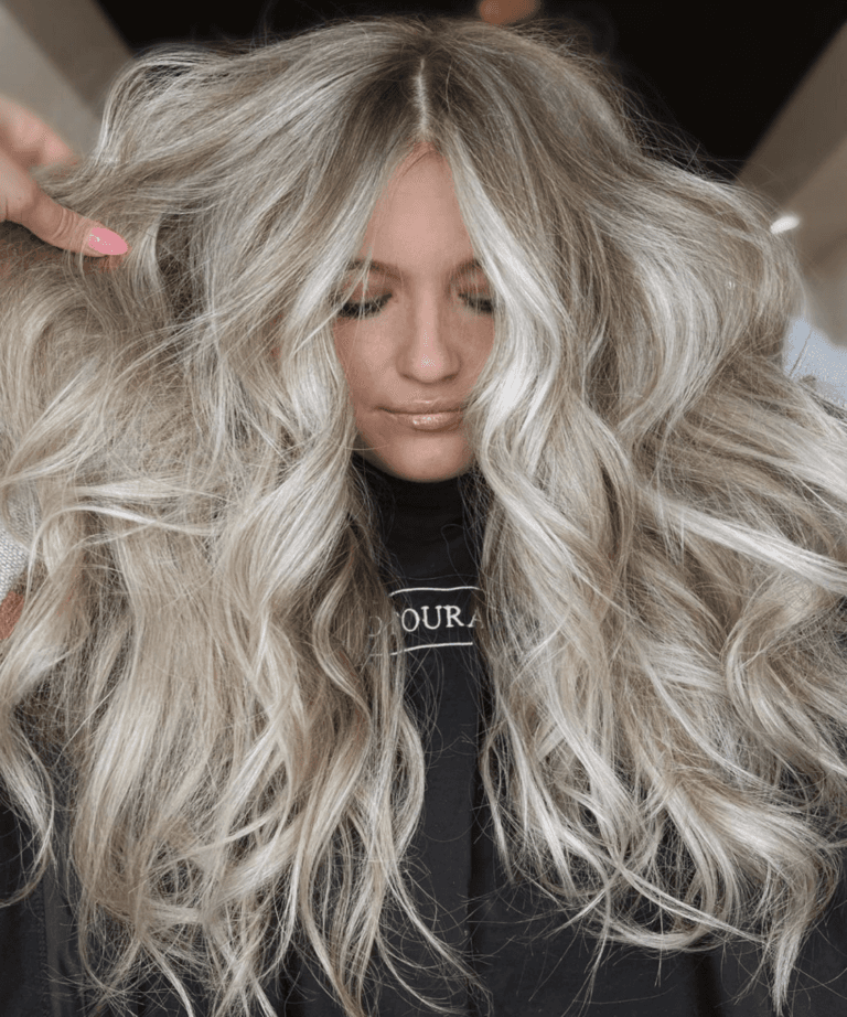 Student winner entry by hairstylist @sarahdidmyhair_ for the 2022 #ONESHOT Hair Awards Hot Shot