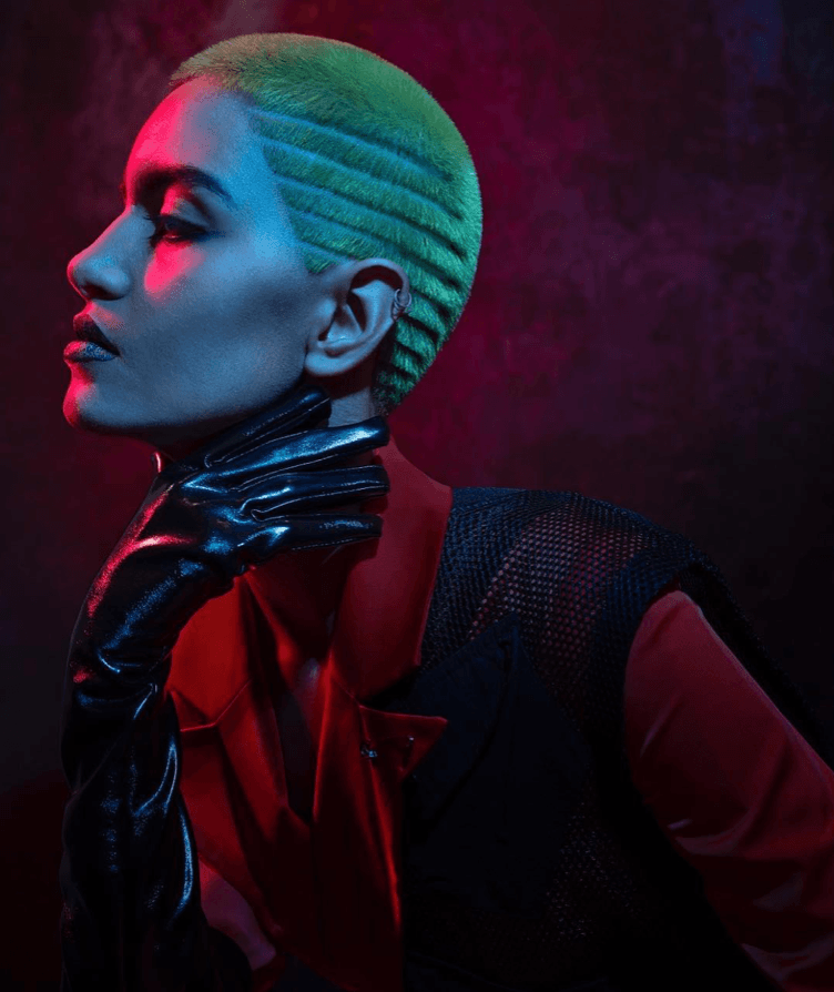 Haircut Shot north american winner entry by hairstylist @vwhitmarshhair for the 2019 #ONESHOT Hair Awards Big Shot