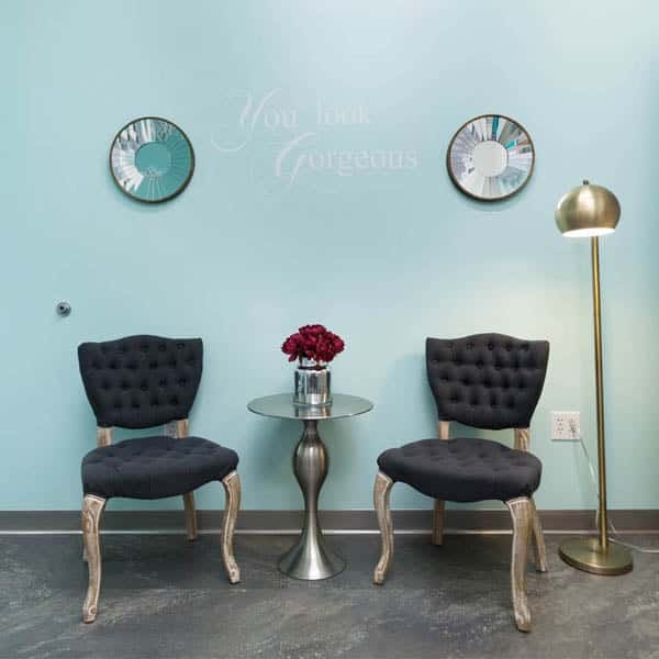 What's-Your-Salon-Decor-Sola-Salon-Suites-October-2