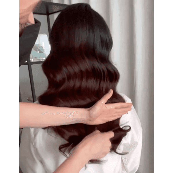 moil-kasia-fortuna-hollywood-waves-brushing