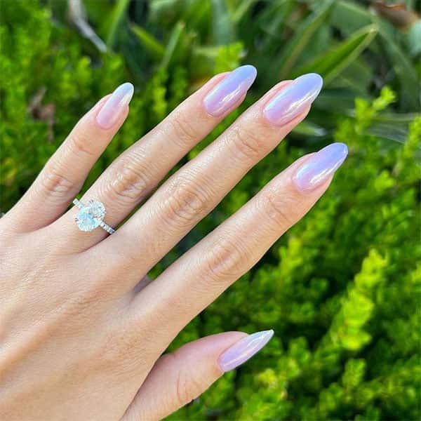 haileybieber-glazeddonutnails-nailsbyzola-article