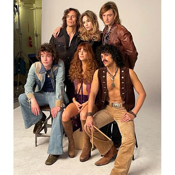 daisyjones-interview-maryannhennings-group-bts