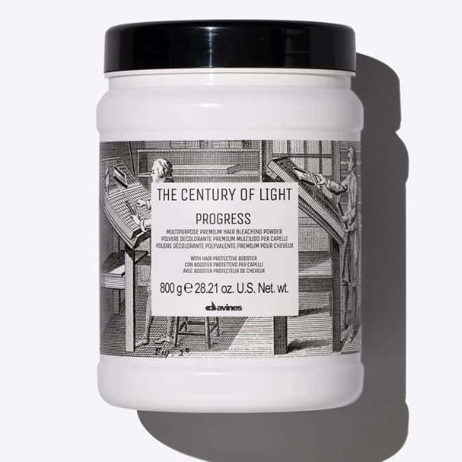 Multi-purpose premium bleaching powder for partial or total bleaching, also on scalp if mixed with Tolerance lifting oil. It ensures precision, high-performance lifting, in full respect of the hair structure.