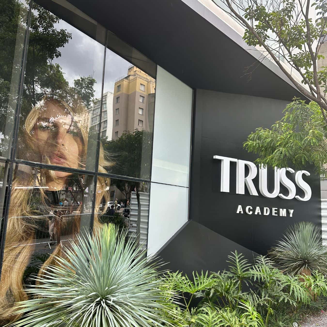 truss academy in sao paolo brazil for hair education front door with signage and greenery