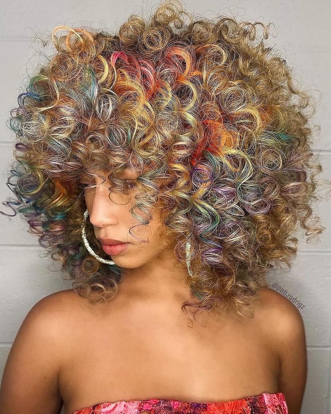 Natural Texture winner entry by hairstylist @pati.rodrigz for the 2024 #ONESHOT Hair Awards Hot Shot