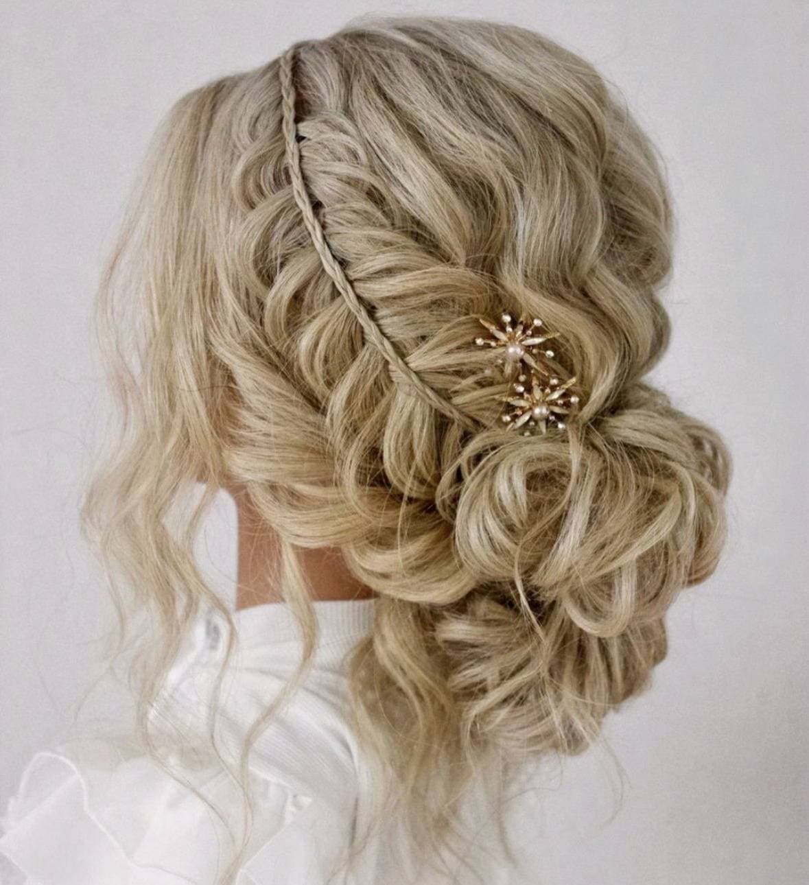 Special Event Styling finalist entry by hairstylist @bridalhair_byjessica for the 2024 #ONESHOT Hair Awards Hot Shot