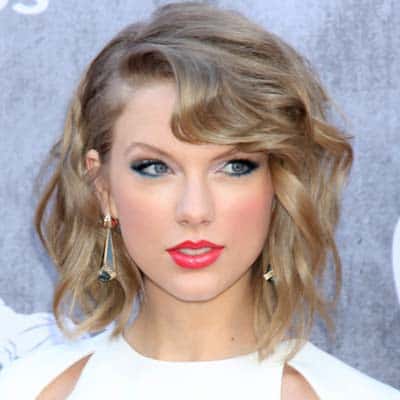 Taylor Swift's Wavy Tousled Bob