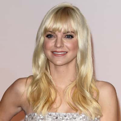 Anna Faris' Soft Shiny Waves - TIGI