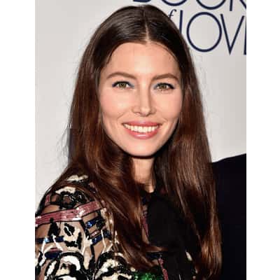 Jessica Biel's Minimalist Do - ECRU