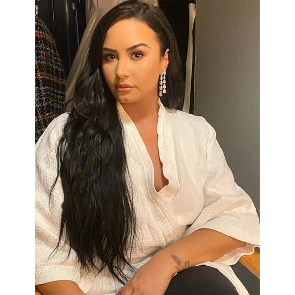 Grammy Awards 2020 Paul Norton @paulnortonhair Get The Look Demi Lovato Long Cascading Beach Waves How To IGK Hair