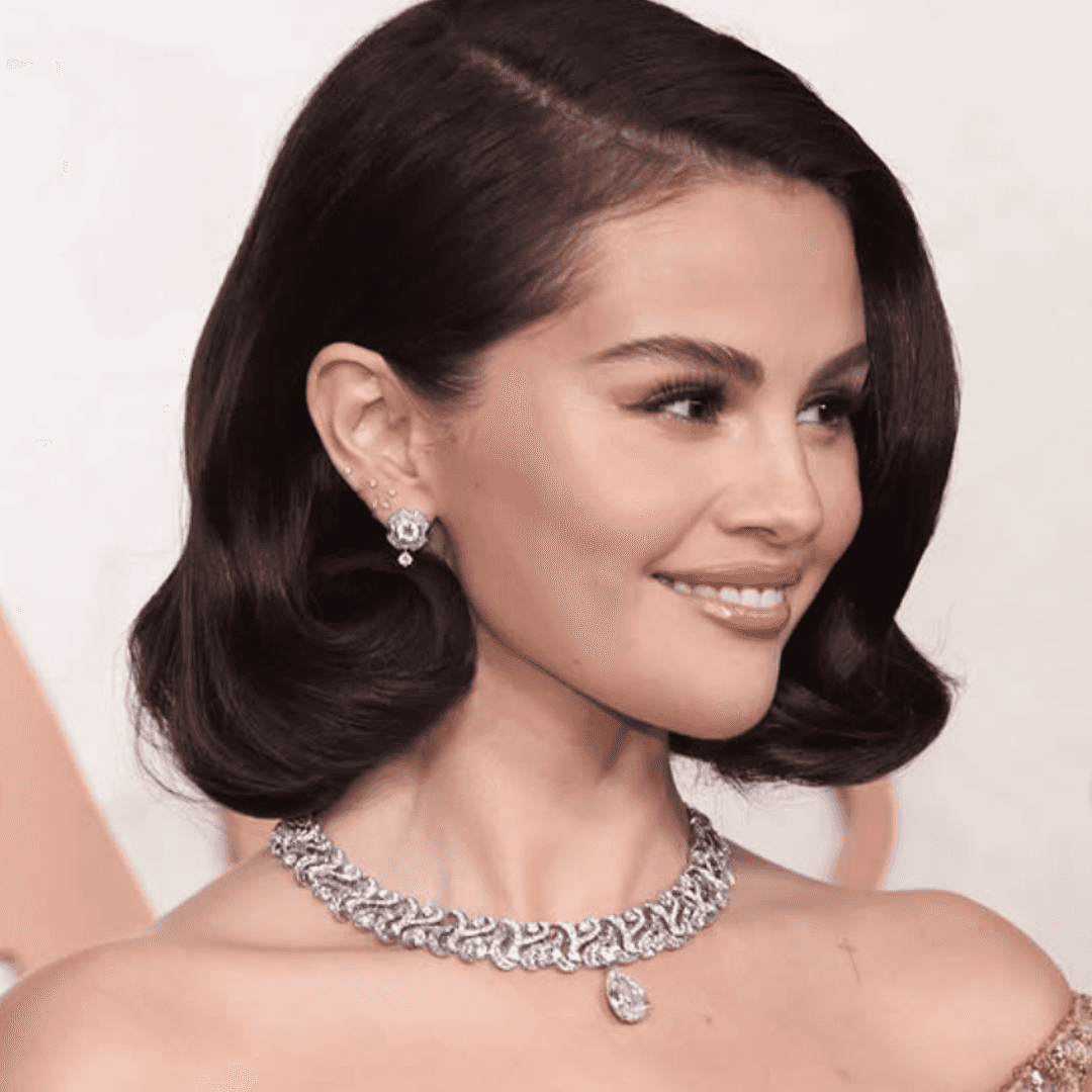 Selena Gomez at the 2025 Oscars, wearing a classic curled bob, diamond jewelry, and an elegant off-the-shoulder gown.