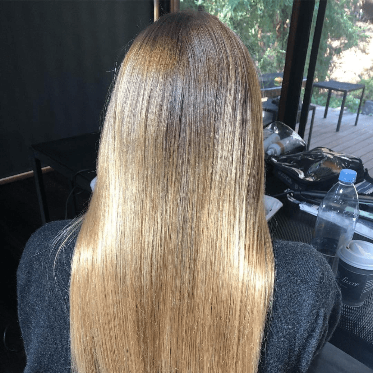 Straight, grown-out blonde hair with soft root contrast, showcasing the Olsen Dip color trend.