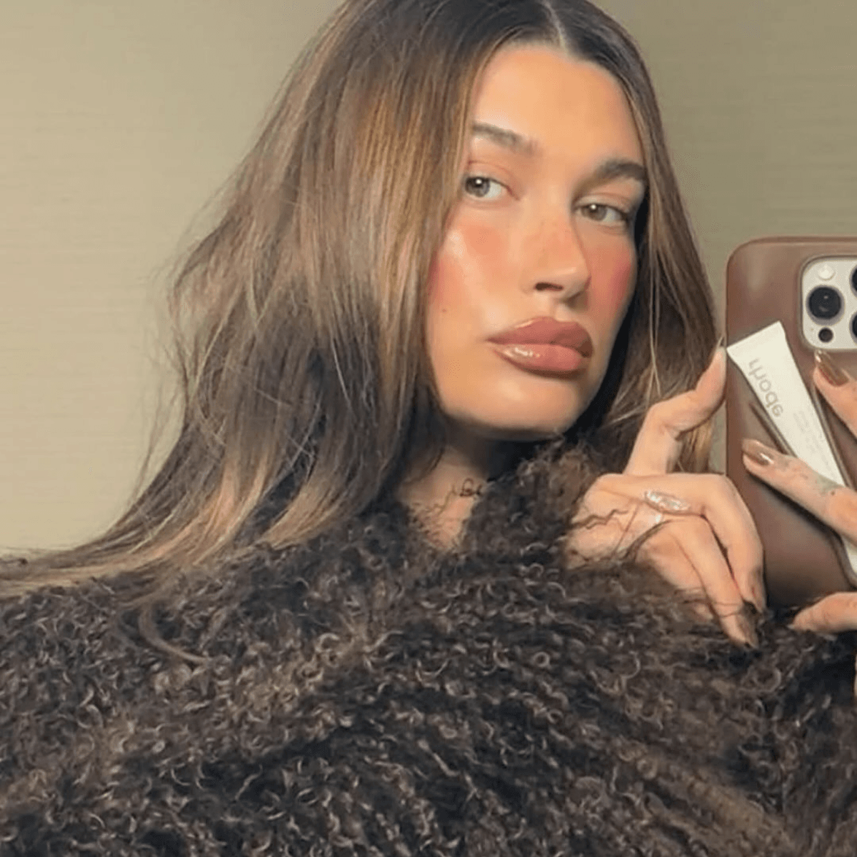 hailey bieber mirror selfie