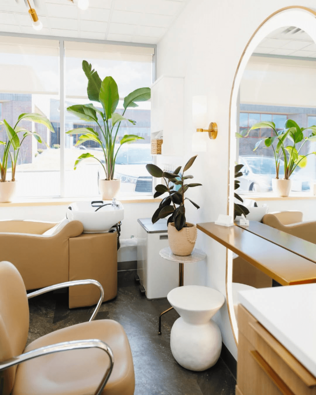 2 Minerva Beauty Venturi Salon Chair Photo Credit Instagram via @minervabeauty
