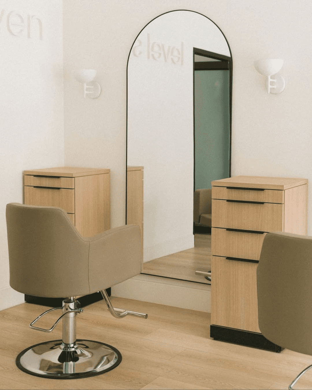 Minerva Beauty Modera Pedestal Styling Station Photo Credit Instagram via @minervabeauty